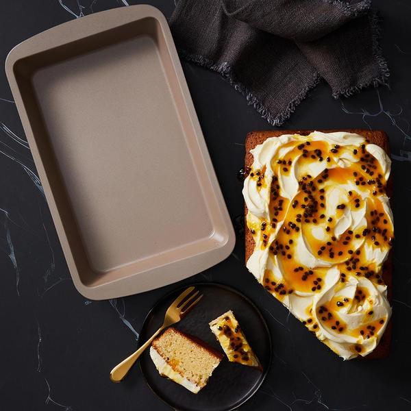 Ceramabake 28 x 18 x 3.5cm Non-Stick Ceramic Rectangular Cake Pan